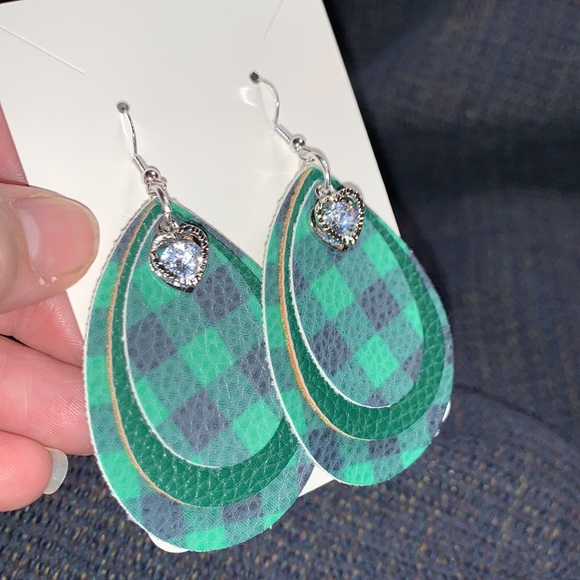 Hand Crafted 🎄 Faux Leather Buffalo Print Dangling Earrings - Picture 4 of 7